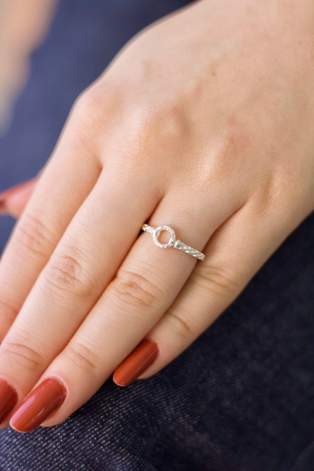 Anel Mini Círculo Vazado Prata 925