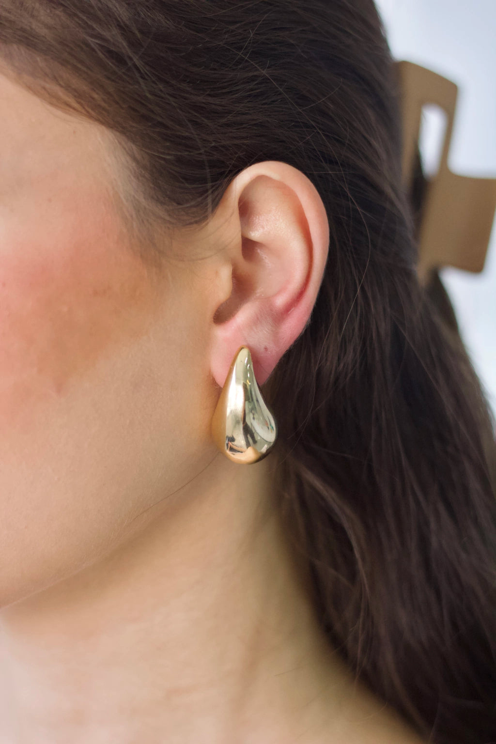 Brinco Gota “G” Semijoia