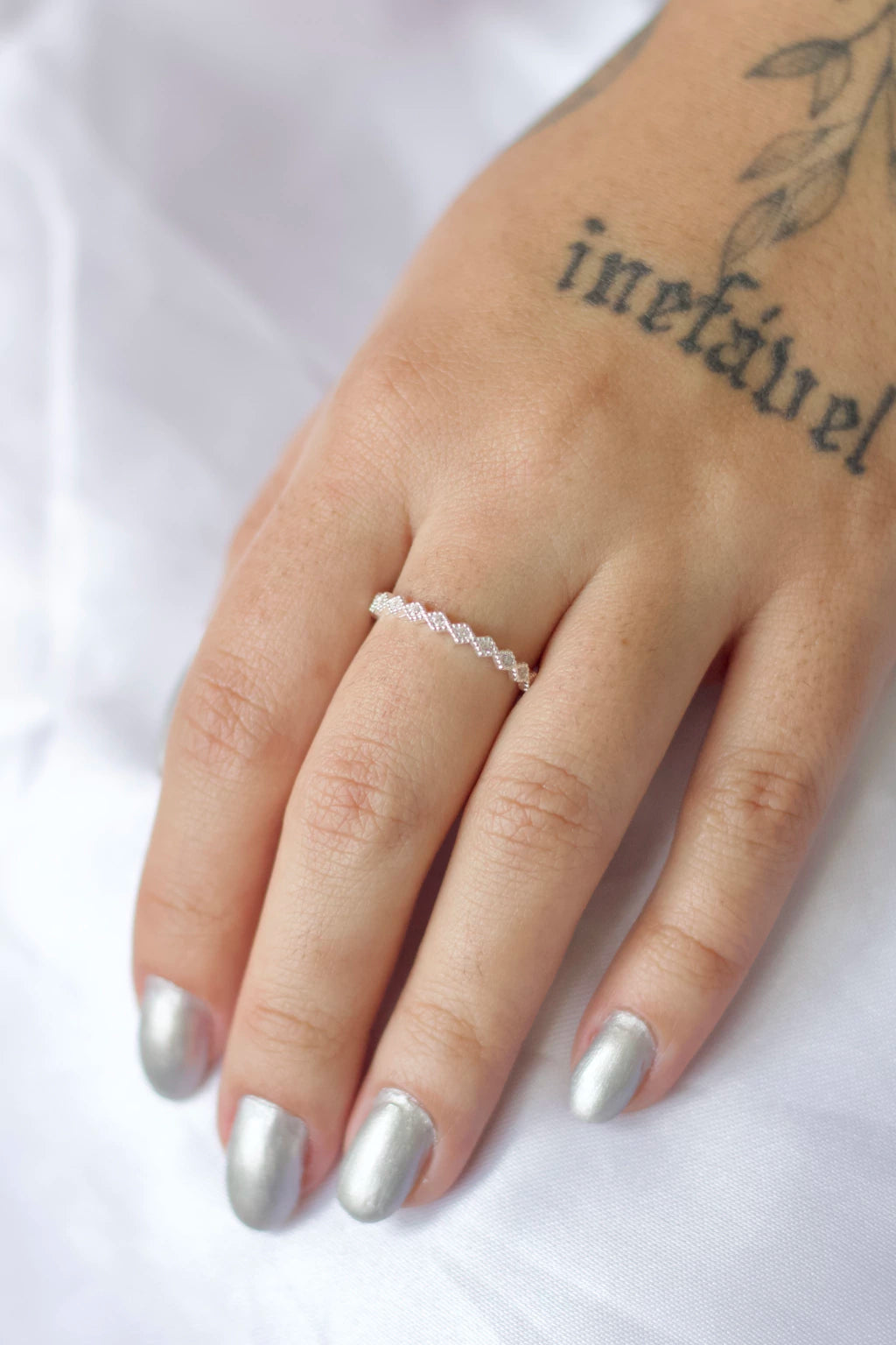 Anel Losangos Zircônias Prata 925