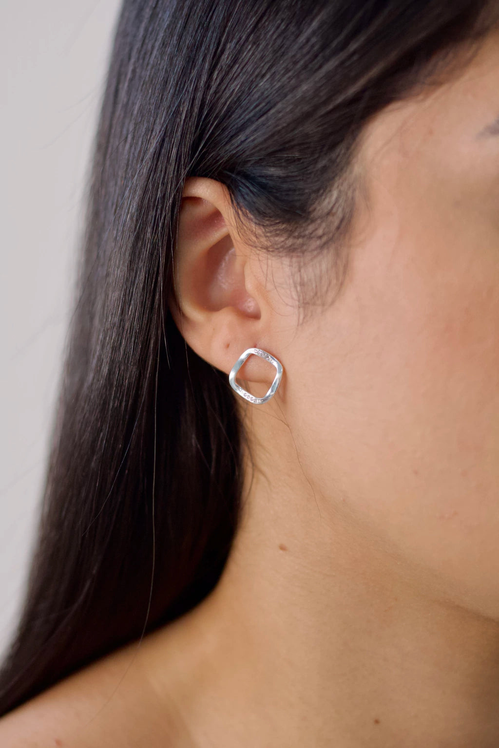 Brinco Quadrado com Zircônias Prata 925