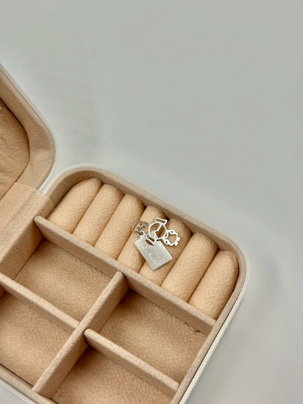 Pingente Patuá Menina Personalizável